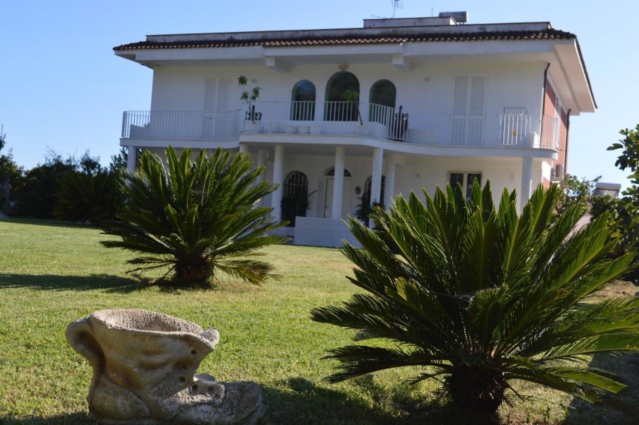 Casa Blanca B&B Latina Buitenkant foto